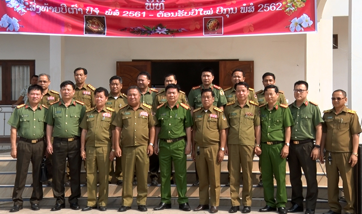 Công an tỉnh Quảng Bình thăm, chúc Tết Bunpimay tại tỉnh Khăm Muộn và Savannakhet