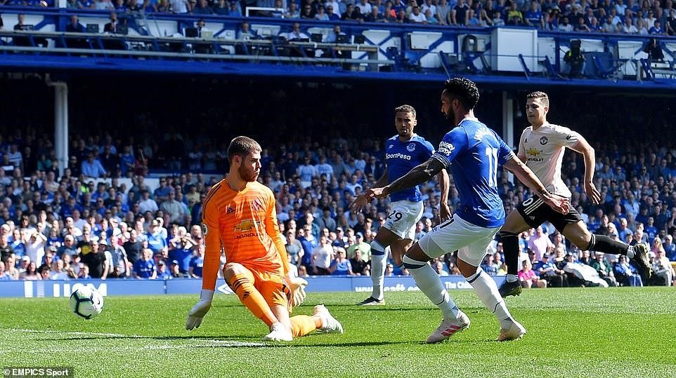 Everton dội "cơn mưa bàn thắng" vào lưới Manchester United