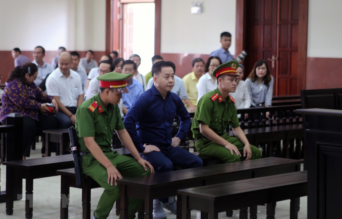 Hoãn xử phúc thẩm Trần Phương Bình, Vũ 'nhôm' do nhiều người vắng mặt