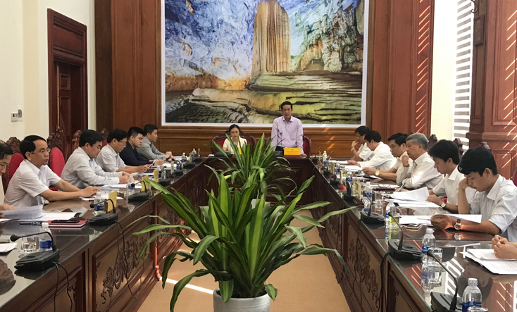 Đẩy mạnh hoạt động hợp tác hữu nghị với các nước láng giềng theo hướng ổn định và bền vững