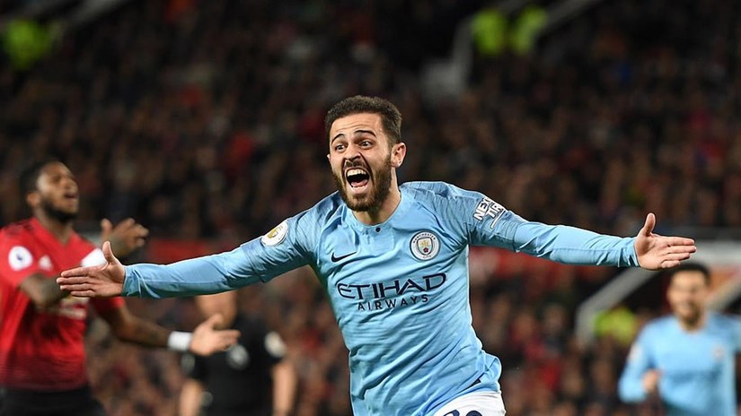 Hạ gục Manchester United, Man City chính thức giành ngôi đầu