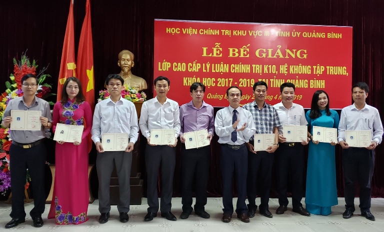 Bế giảng lớp Cao cấp lý luận Chính trị K10, khóa học 2017-2019