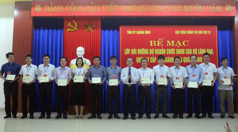 Bế giảng lớp bồi dưỡng dự nguồn chức danh cán bộ lãnh đạo, quản lý cấp sở, ngành tỉnh Quảng Bình
