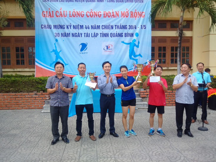 Quảng Ninh: Sôi nổi giải cầu lông công đoàn mở rộng