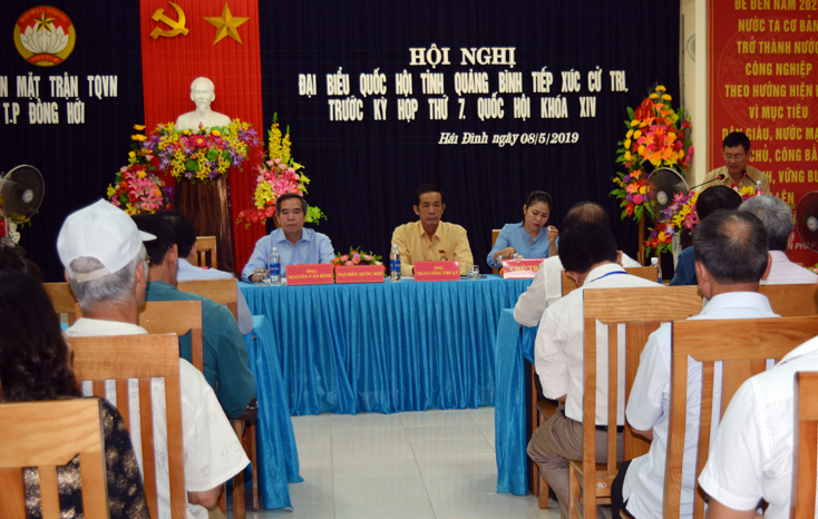 Đoàn đại biểu Quốc hội tỉnh tiếp xúc với cử tri Đồng Hới