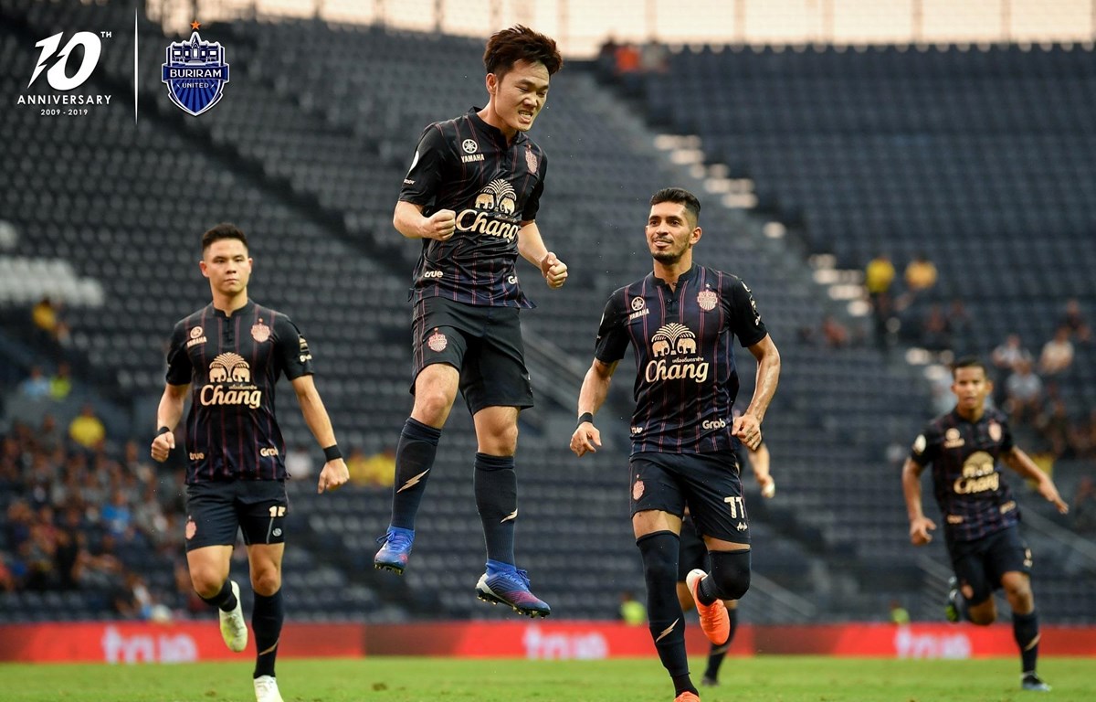 Xuân Trường lập siêu phẩm giúp Buriram chiến thắng