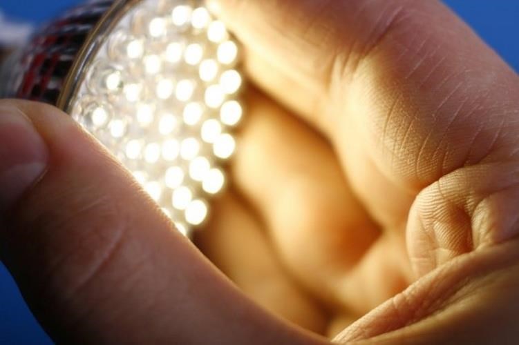 Cảnh báo những nguy cơ của đèn LED đối với sức khỏe con người