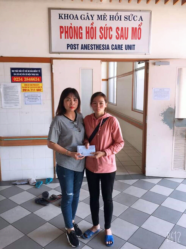 Trao 21 triệu đồng ủng hộ cho anh Nguyễn Văn Phượng