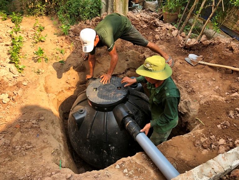 Xây tặng 54 nhà vệ sinh cho người dân thôn Phong Nha