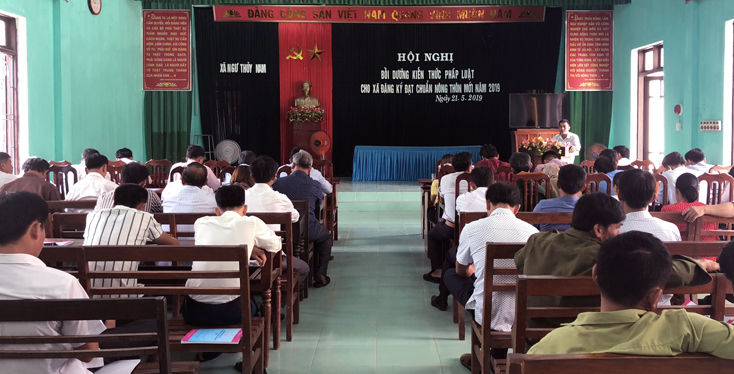 Bồi dưỡng kiến thức pháp luật cho các xã đăng ký đạt chuẩn nông thôn mới