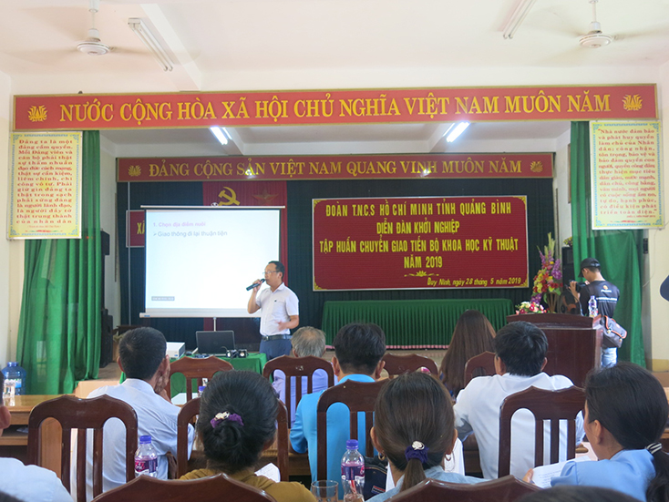 Tập huấn kỹ thuật nuôi lươn phát triển kinh tế