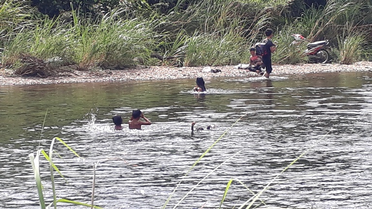 Minh Hóa: Đi bắt cua, 3 học sinh đuối nước thương tâm
