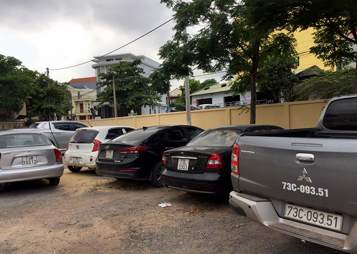 Tạm giữ hơn 400 ô tô và mô tô vi phạm an toàn giao thông