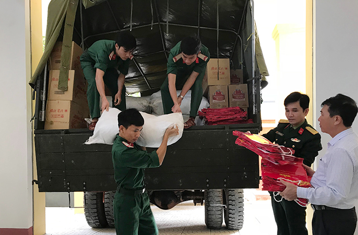 Chung tay hỗ trợ người nghèo, giảm nghèo bền vững