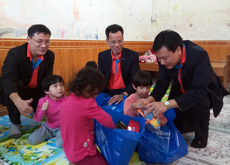 Chung tay vì trẻ em nghèo, trẻ em dân tộc thiểu số