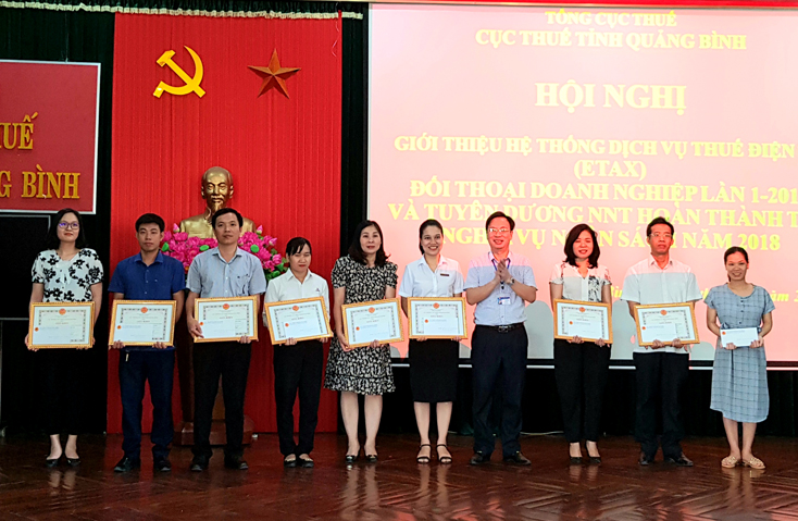 Tuyên dương các doanh nghiệp hoàn thành tốt nghĩa vụ ngân sách