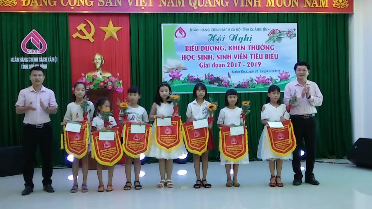 Khen thưởng học sinh, sinh viên tiêu biểu