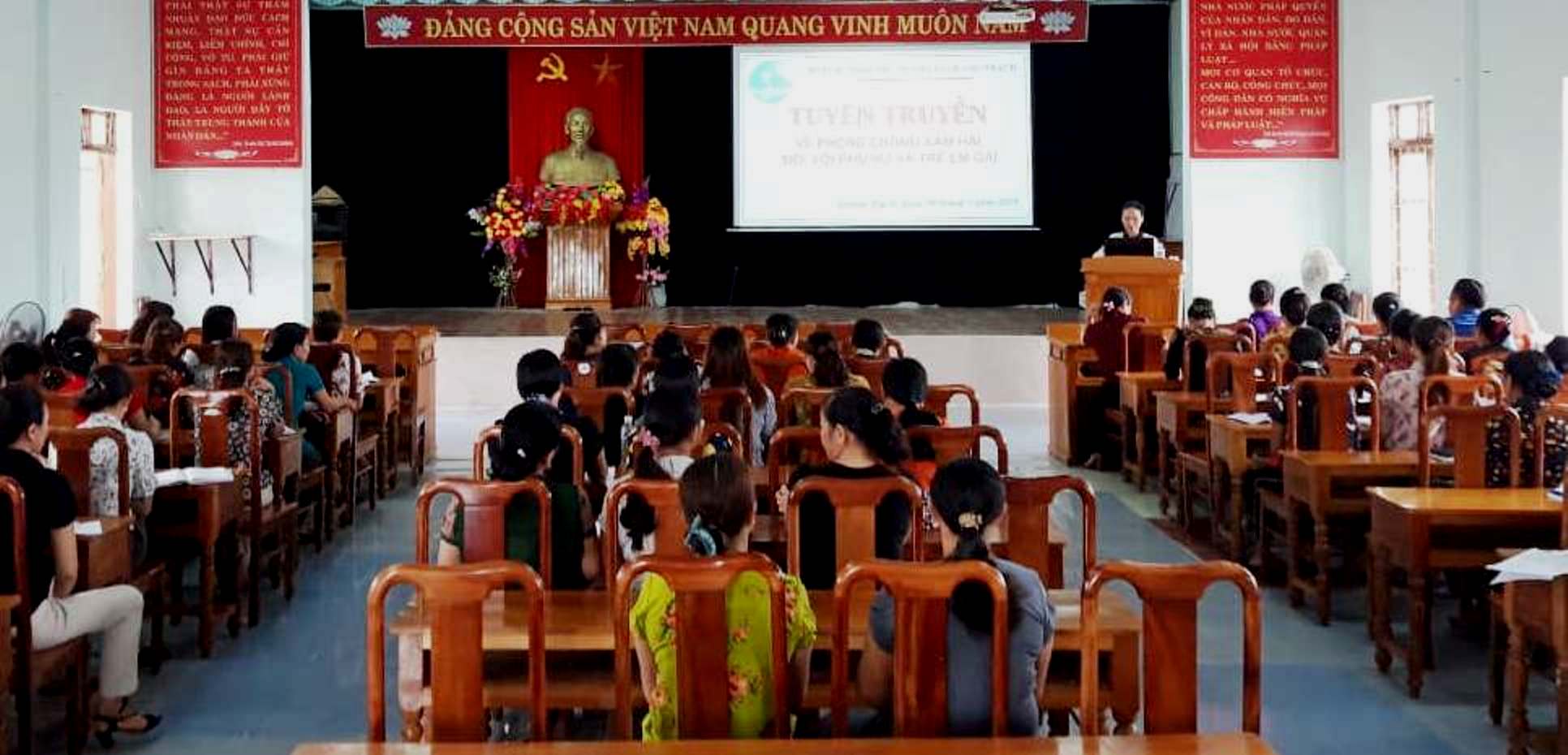 Tuyên truyền phòng chống xâm hại đối với phụ nữ và trẻ em gái