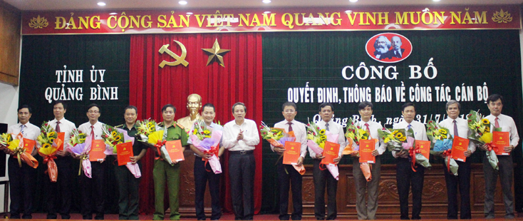 Tự kiểm tra, rà soát và chấn chỉnh công tác cán bộ