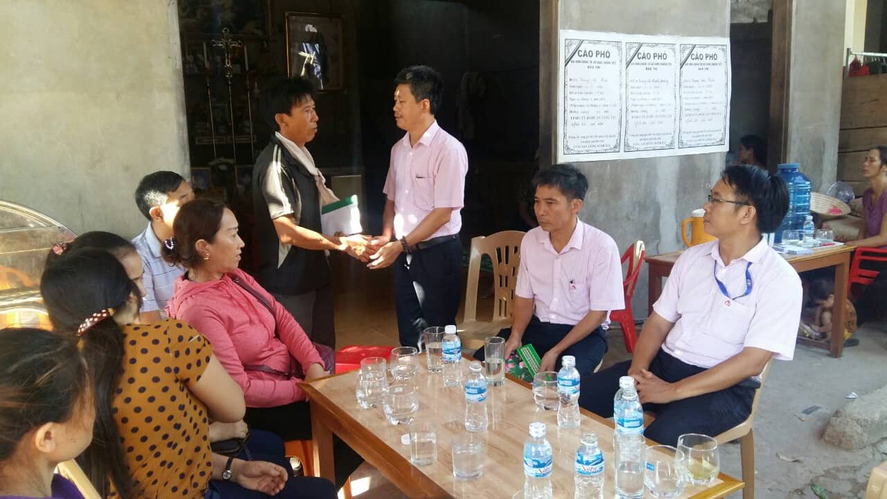 Công đoàn NHCSXH Việt Nam: Thăm gia đình có 3 cháu nhỏ bị đuối nước