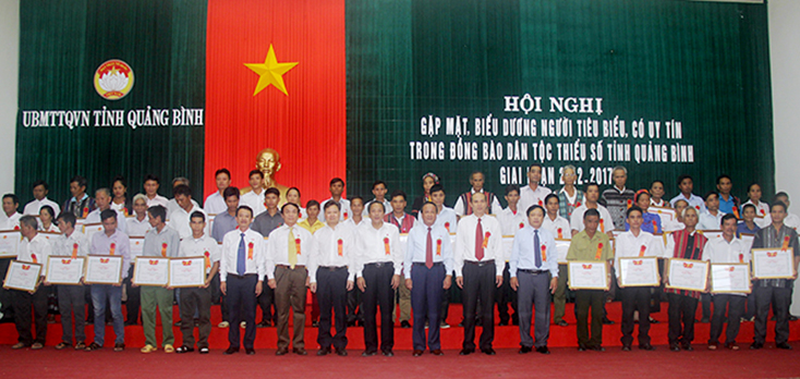 Xây dựng khối đại đoàn kết toàn dân tộc:  Phát huy vai trò của cá nhân tiêu biểu