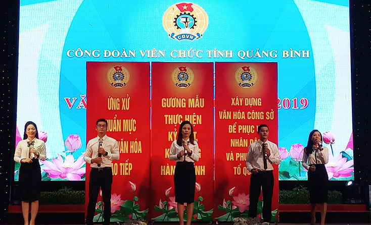 Vì nền văn hóa công sở thân thiện phục vụ nhân dân