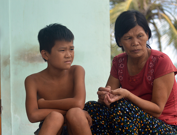 Mòn mỏi ngóng tin chồng…