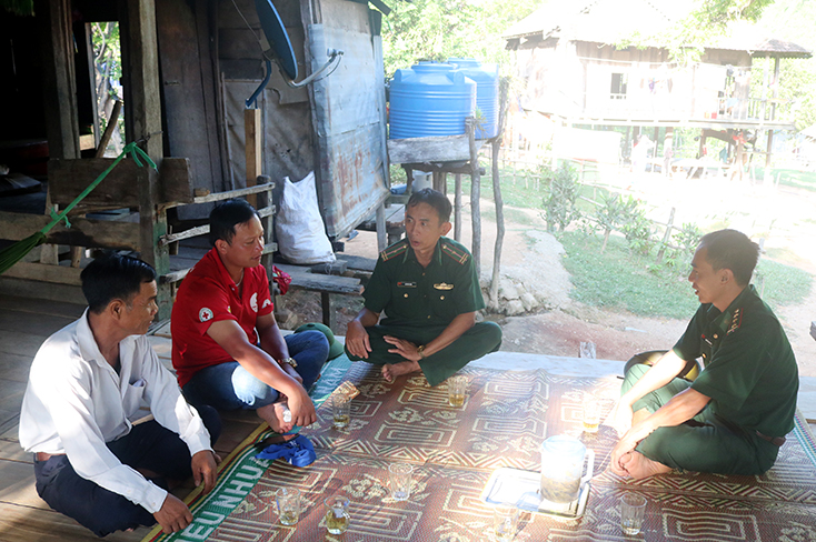 Đồn Biên phòng Làng Mô: Chú trọng đưa kiến thức pháp luật đến với đồng bào Bru-Vân Kiều