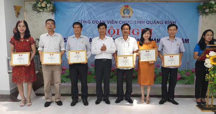 Đổi mới nội dung, phương thức hoạt động và nâng cao chất lượng cán bộ công đoàn