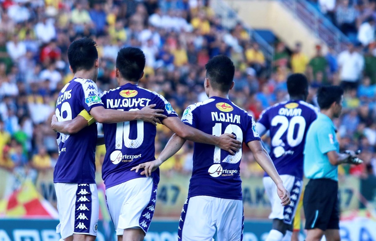 Bình luận viên Fox Sports đánh giá Văn Quyết cao hơn Quang Hải
