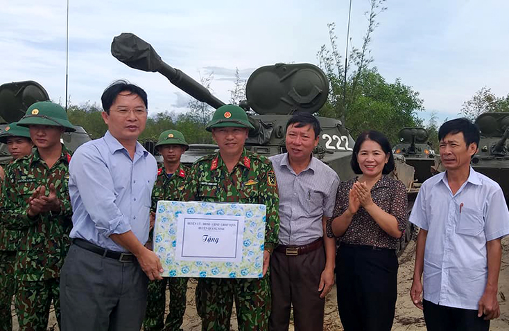 Quảng Ninh: Thăm, tặng quà các đơn vị bộ đội làm nhiệm vụ diễn tập khu vực phòng thủ