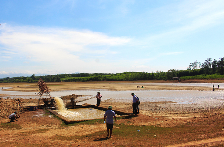 Gồng mình chống hạn