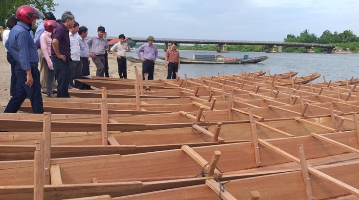 Quảng Ninh: Đóng mới và bàn giao 10 thuyền đua nữ cho các xã, thị trấn