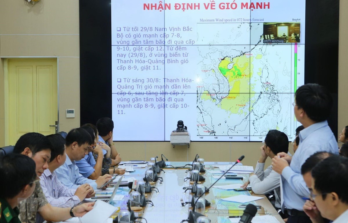 Lập hai đoàn chỉ đạo ứng phó với bão số 4 từ Nghệ An đến Quảng Bình
