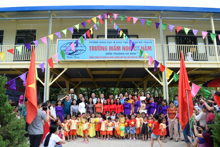 Bàn giao 3 phòng học tránh lũ cho Trường mầm non ở Bố Trạch