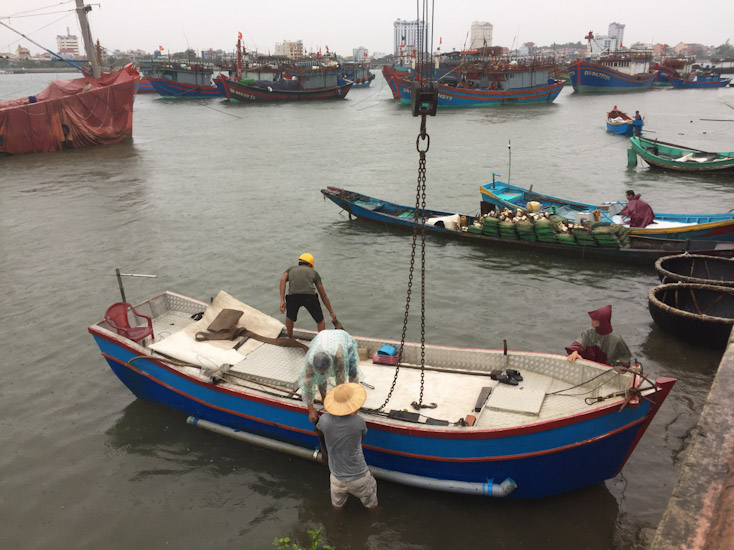 Tập trung kêu gọi tàu thuyền tránh trú bão số 5