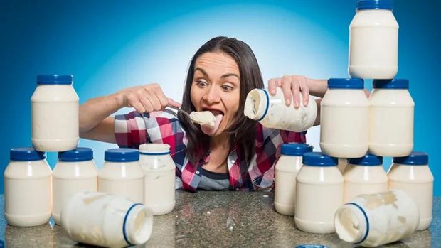 Mỹ: Giáo viên dạy toán lập kỷ lục Guinness về... ăn mayonnaise