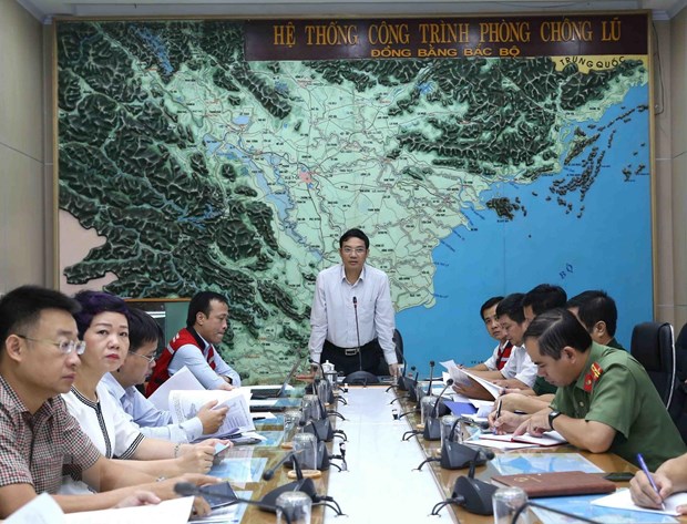 Theo dõi diễn biến áp thấp nhiệt đới, tiếp tục tìm 10 người mất tích