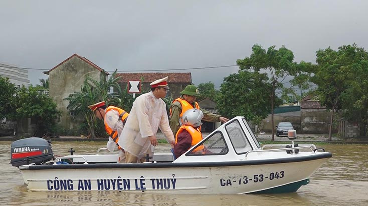 Công an Quảng Bình khẩn trương ứng phó với mưa lũ