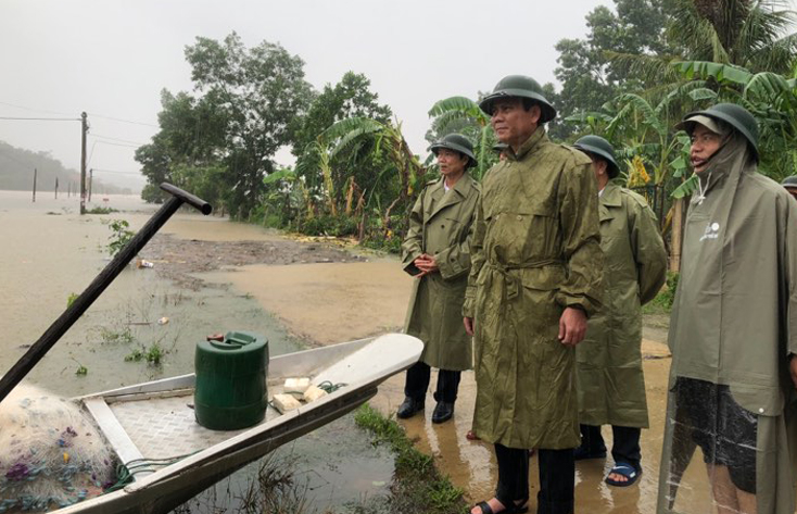 Đồng chí Phó Bí thư Thường trực Tỉnh ủy kiểm tra, chỉ đạo công tác phòng chống lũ lụt tại huyện Bố Trạch