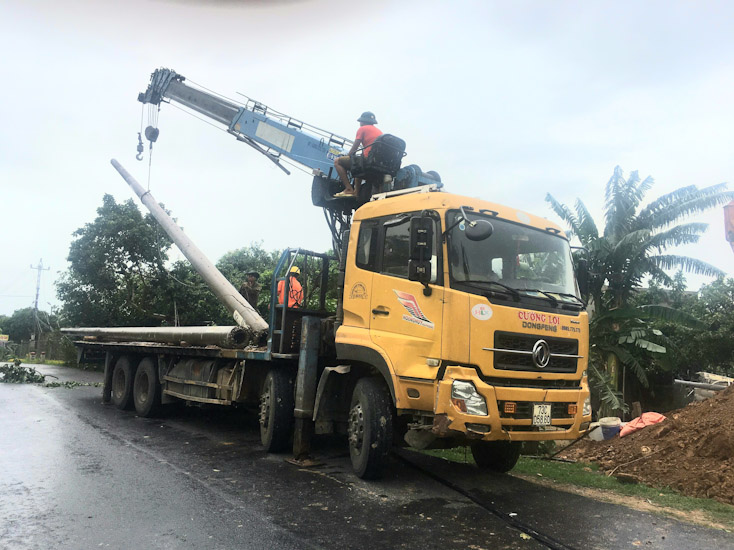 Công ty Điện lực Quảng Bình nỗ lực cấp điện cho khách hàng sau lũ