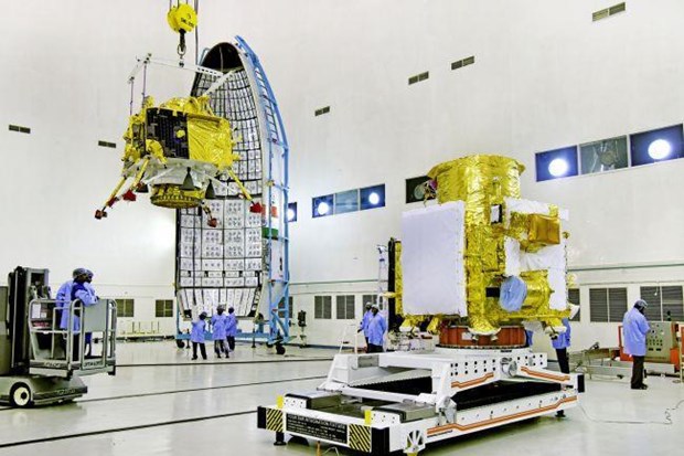 Các nhà khoa học Ấn Độ mất liên lạc với tàu thăm dò Mặt Trăng