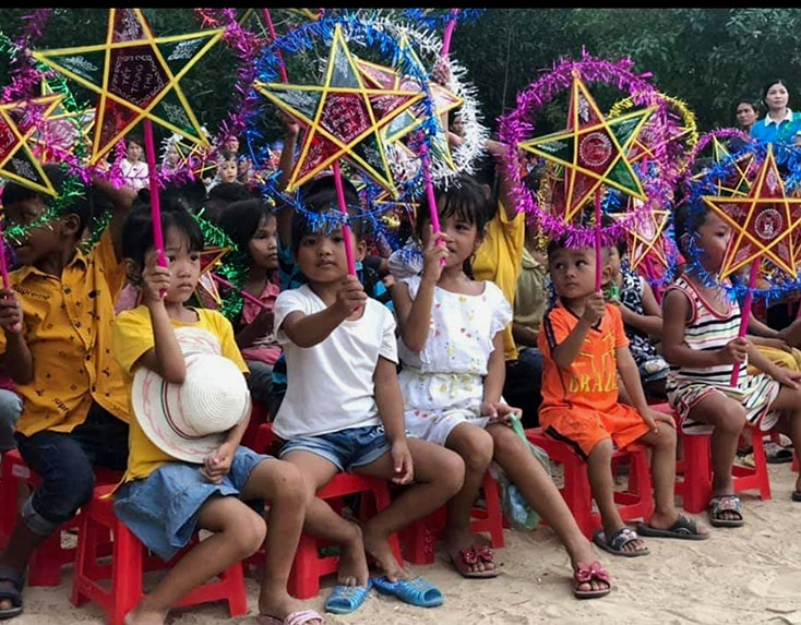 Tổ chức cho trẻ em vui Tết Trung thu