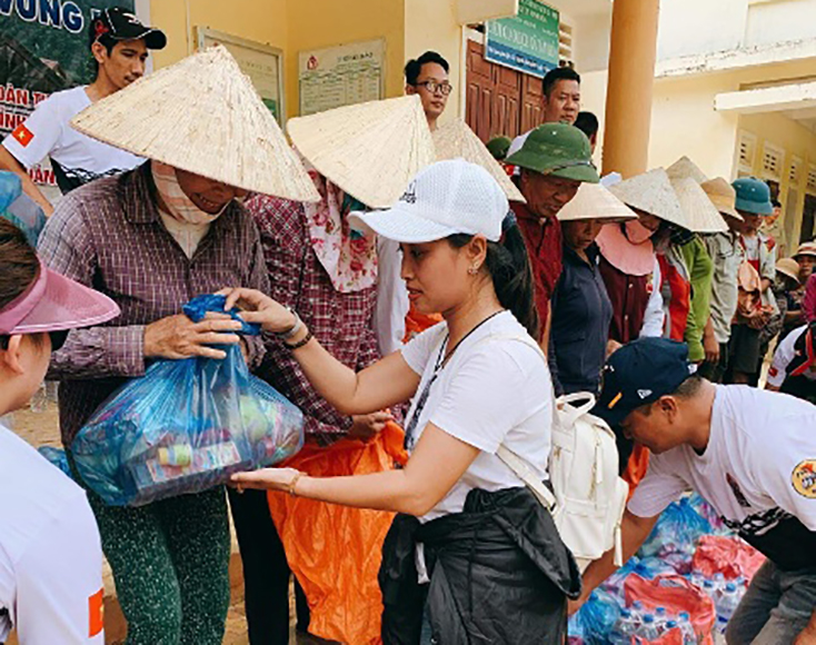 Đồng hành cùng bà con vùng lũ