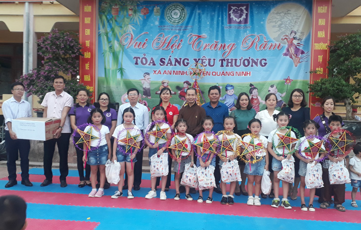 Tặng 1.000 phần quà Trung Thu cho trẻ em xã An Ninh