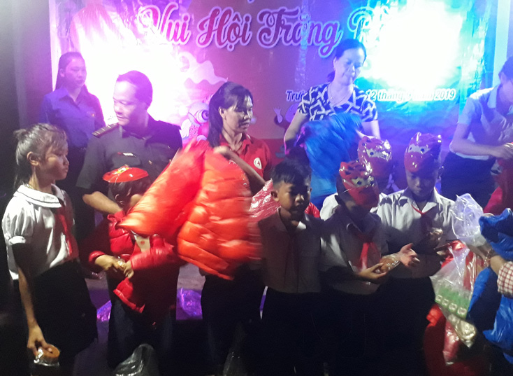 Trung thu cho trẻ em Bru Vân Kiều