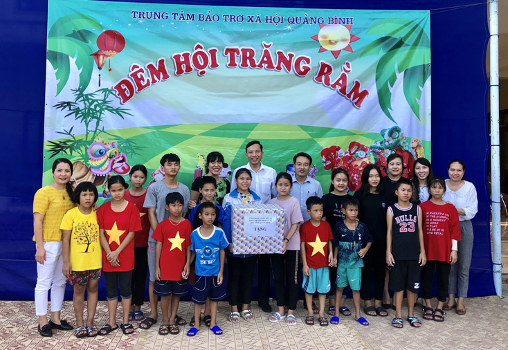 Trung tâm Bảo trợ xã hội: Tổ chức chương trình "Đêm hội trăng rằm" cho các cháu thiếu nhi