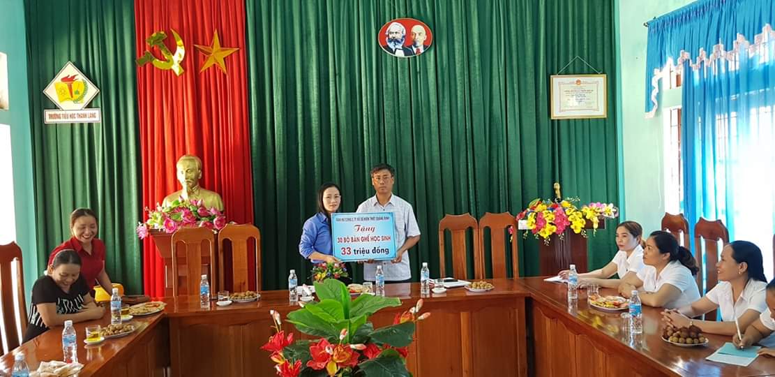 Hỗ trợ cơ sở vật chất cho 2 trường học