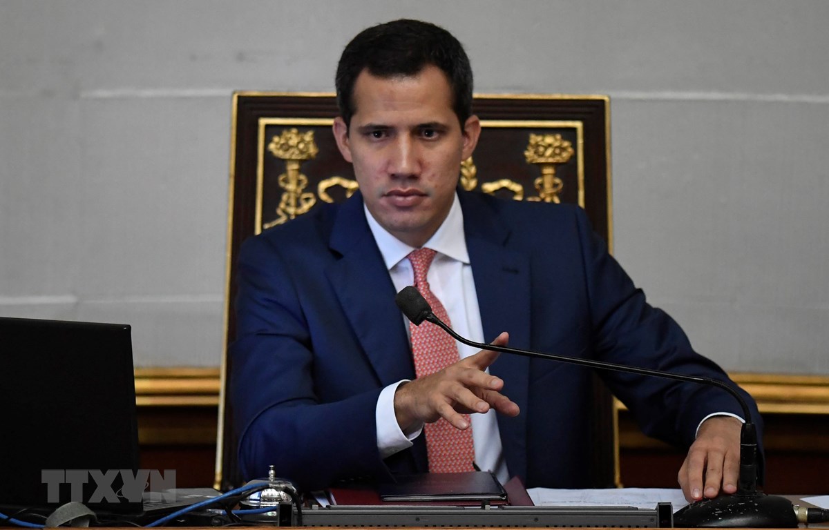 Phe đối lập Venezuela tự lập ông Juan Guaido là tổng thống lâm thời