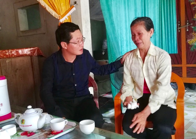 NHCSXH tỉnh: Thăm gia đình các nạn nhân bị tử vong trong mưa lũ
